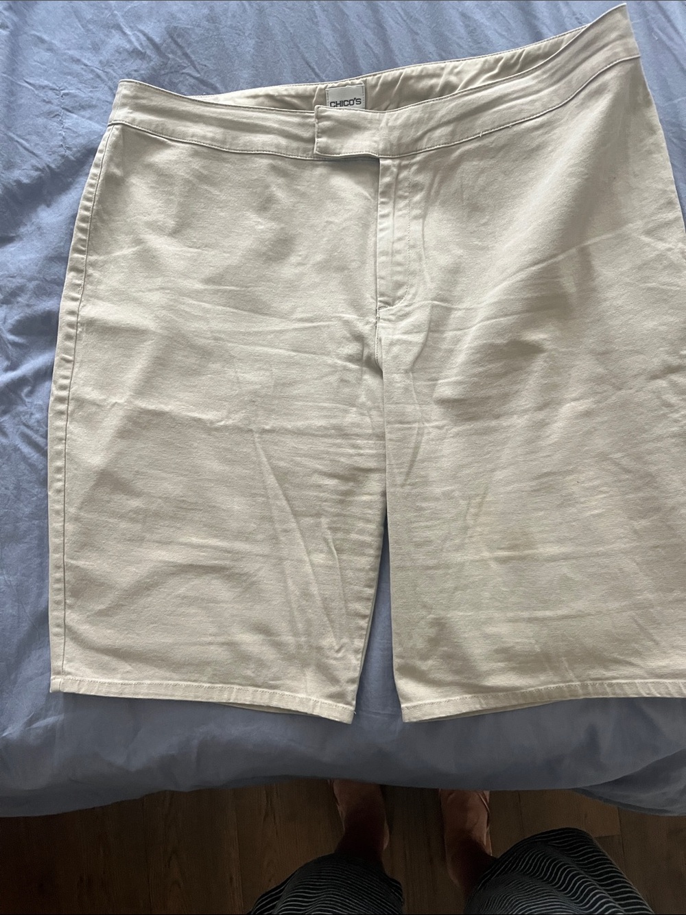 Chico's woman’s  Neutral Cream Straight-Front Shorts. Size 3 US size 14/16